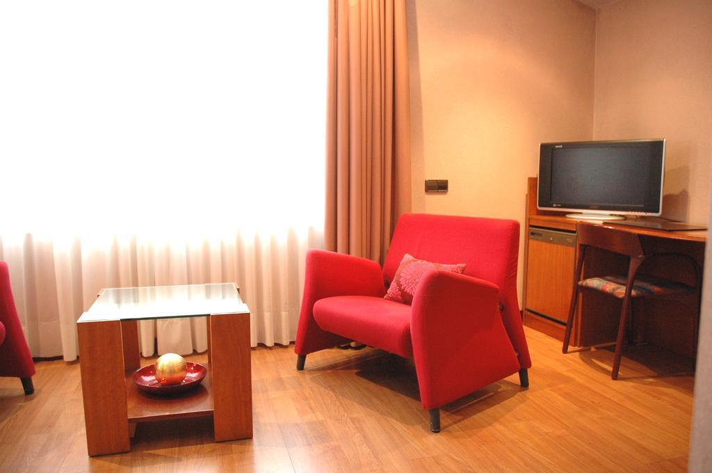 Hotel Arumi Santa Eugenia de Berga Номер фото