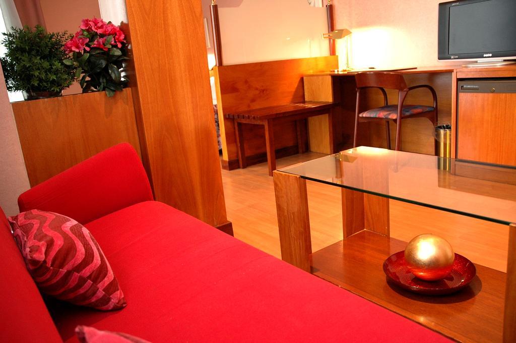 Hotel Arumi Santa Eugenia de Berga Номер фото
