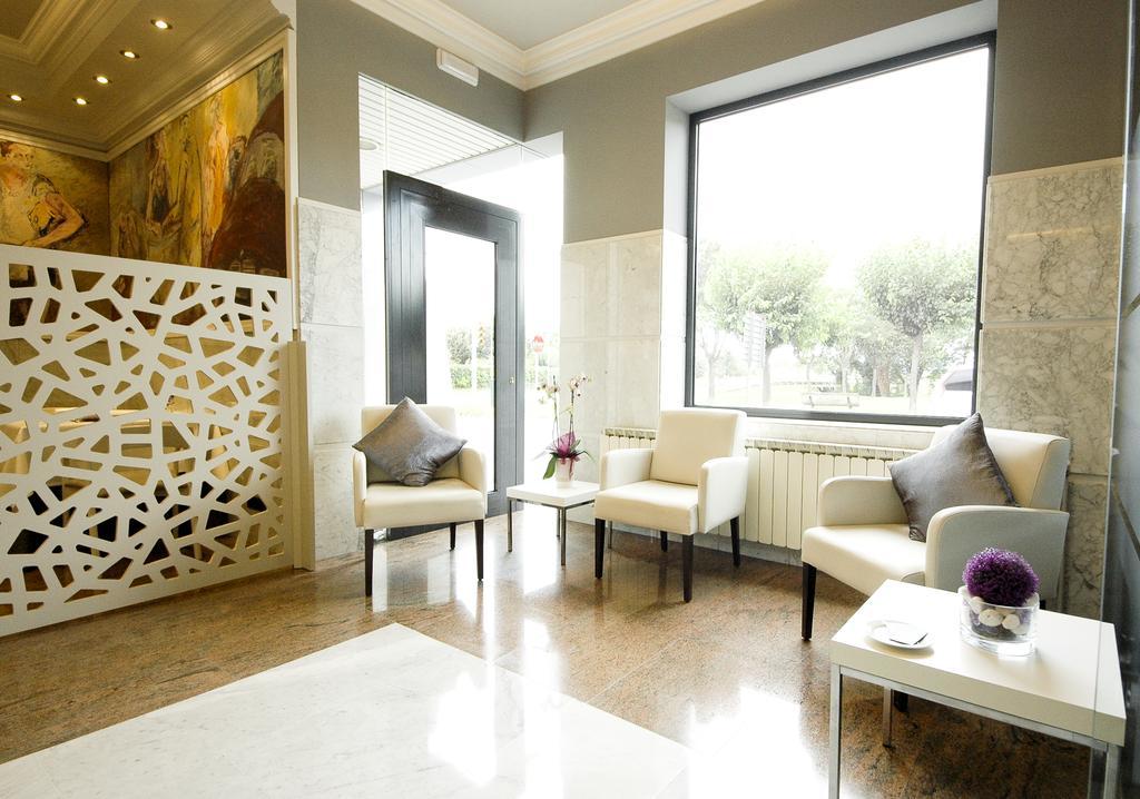 Hotel Arumi Santa Eugenia de Berga Экстерьер фото
