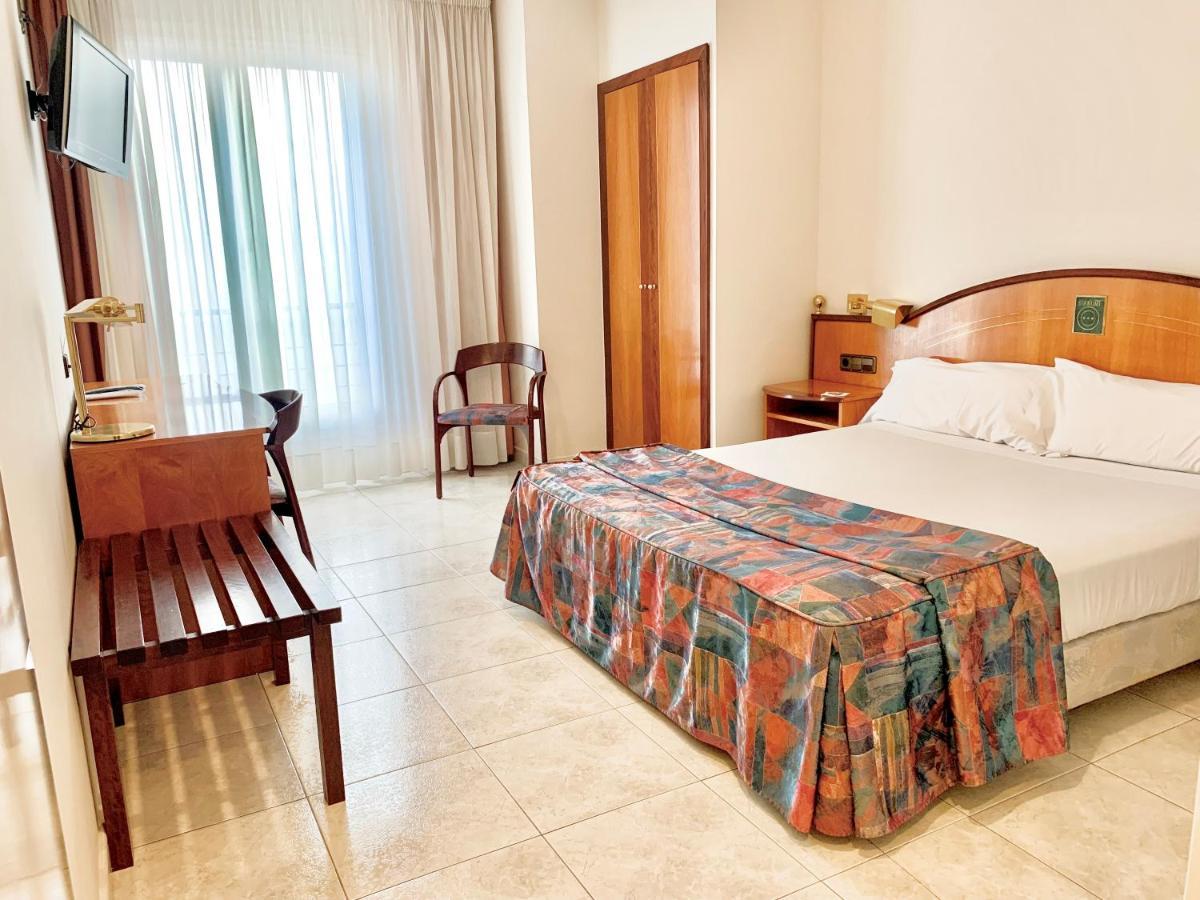 Hotel Arumi Santa Eugenia de Berga Экстерьер фото