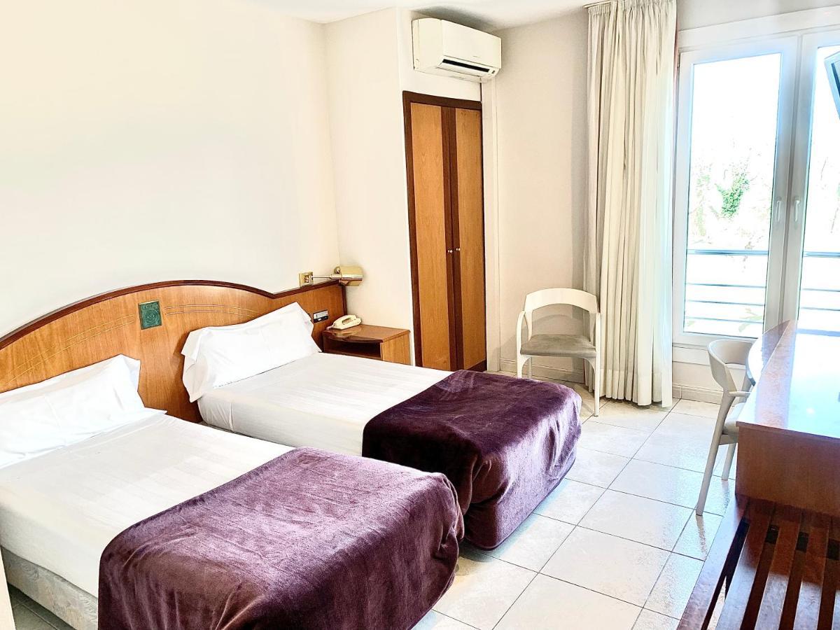 Hotel Arumi Santa Eugenia de Berga Экстерьер фото