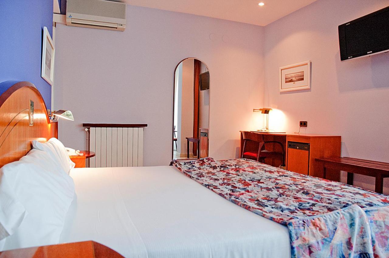 Hotel Arumi Santa Eugenia de Berga Экстерьер фото