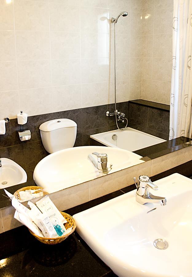 Hotel Arumi Santa Eugenia de Berga Экстерьер фото